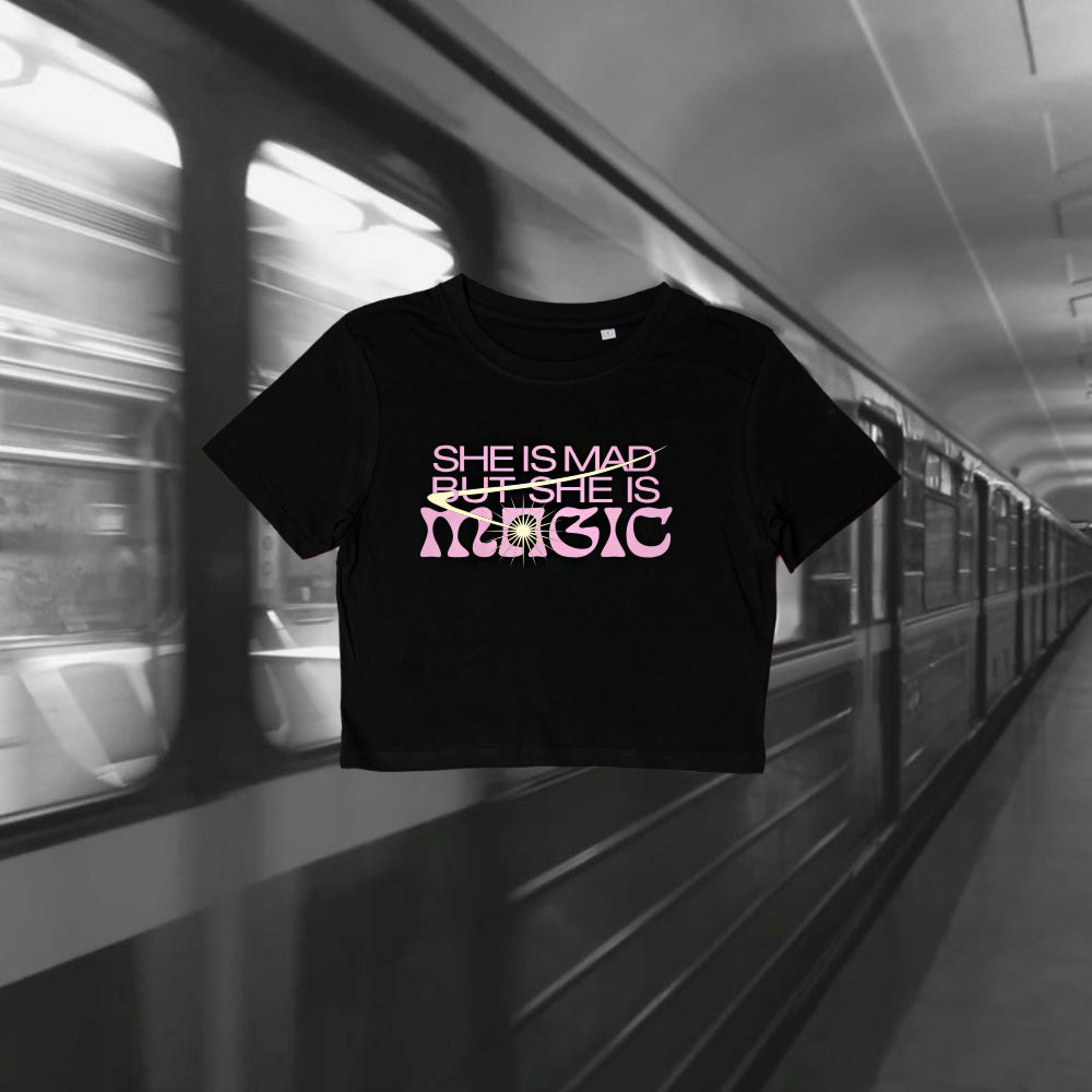 T-Shirt Crop Donna - She is mad but she is magic