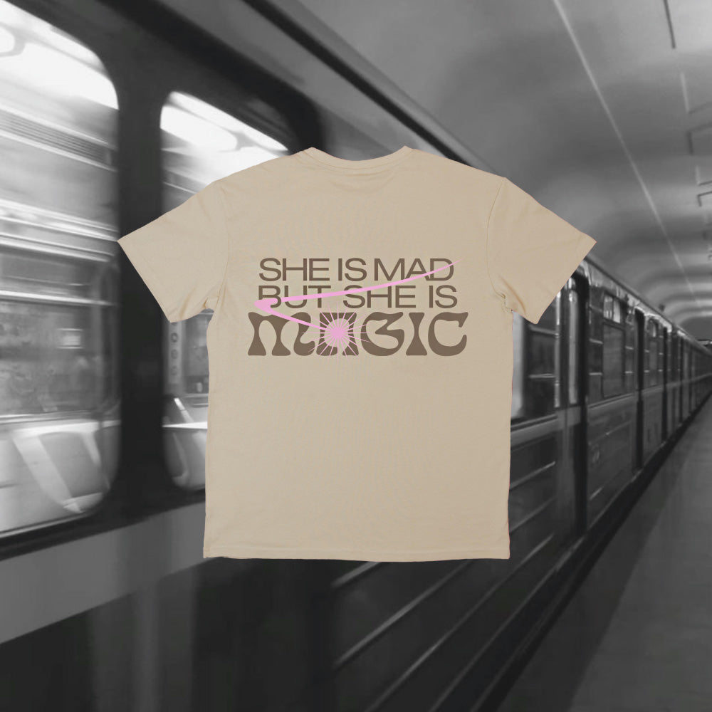 T-Shirt Unisex - She is mad but she is magic