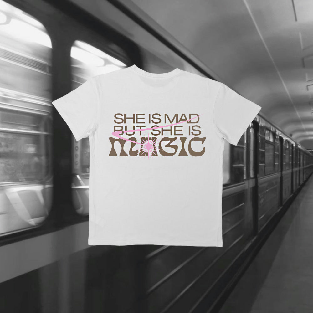 T-Shirt Unisex - She is mad but she is magic