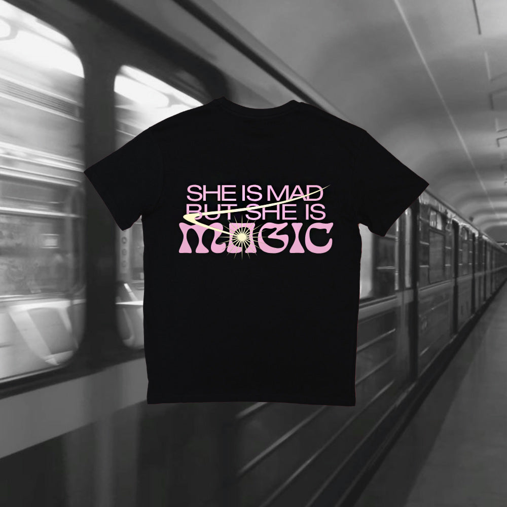 T-Shirt Unisex - She is mad but she is magic